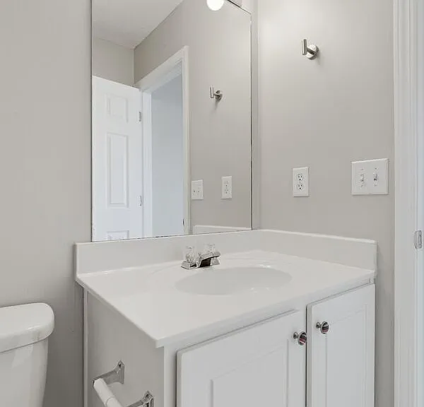 704 Courtney Ct — Photo 5