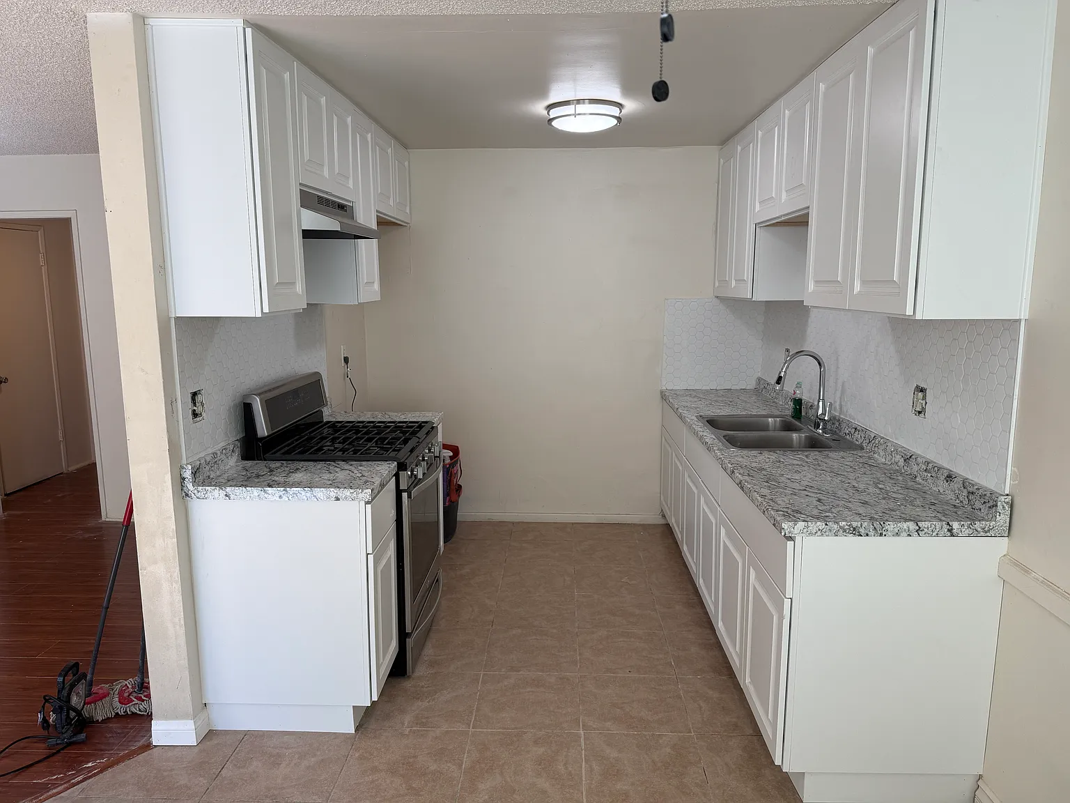 2 bed, 1.5 bath, 1100 sqft, $2,350 — Photo 2