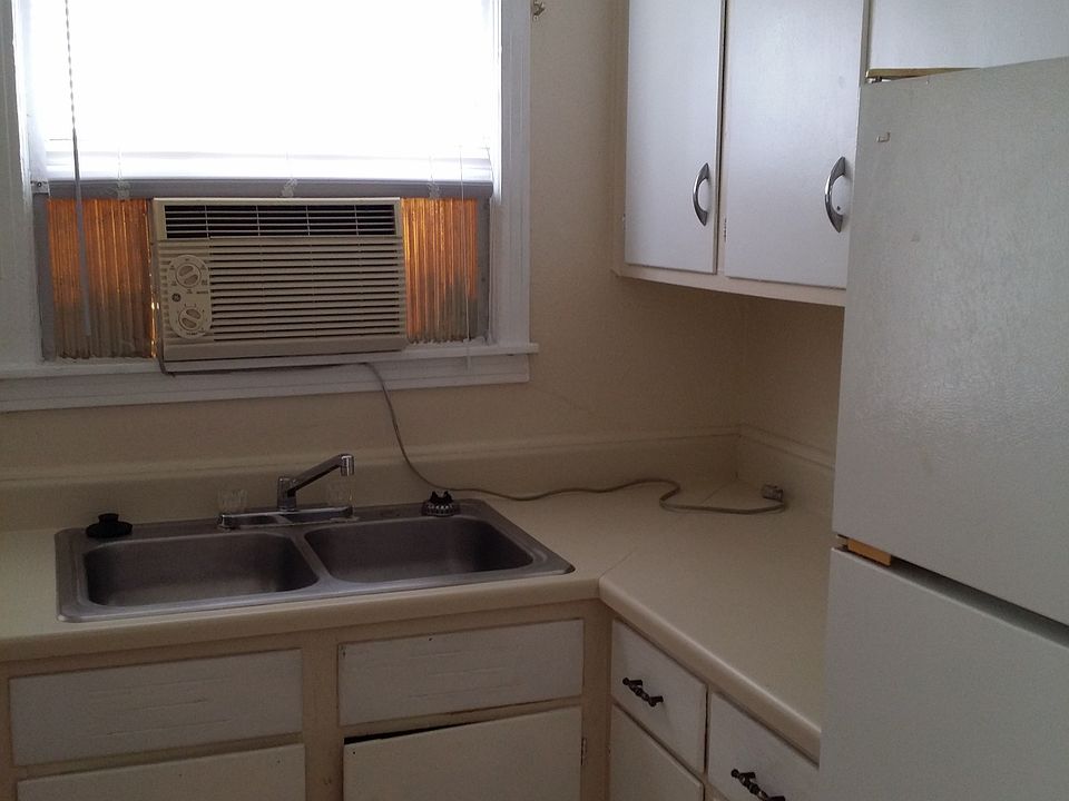 2nd image of 702 Sutton Dr
