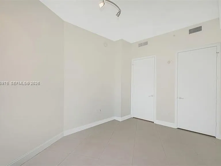 20000 Country Club Dr #412 — Photo 21