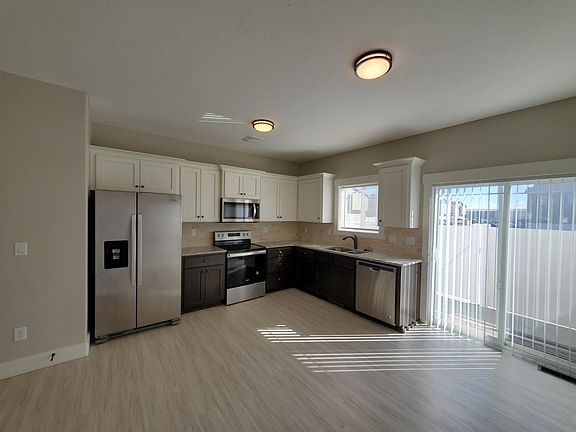 3rd image of 656 Saturn Ave #C