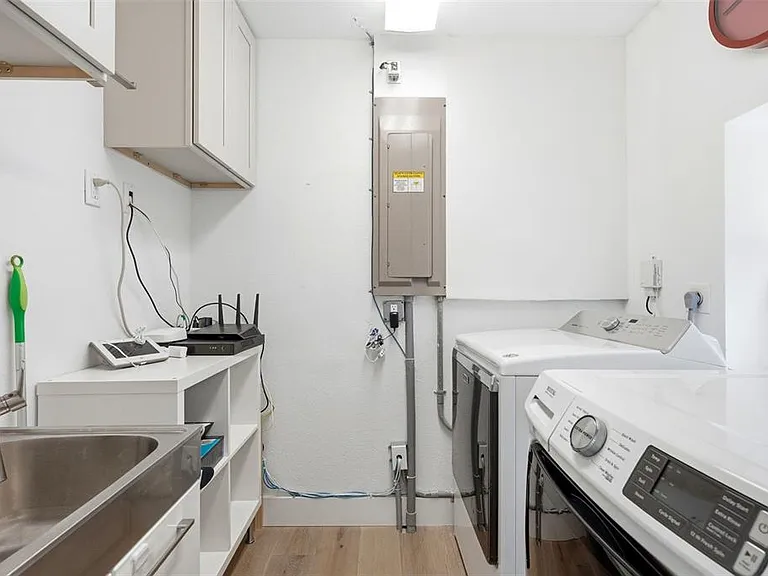 141 Giralda Blvd NE — Photo 31