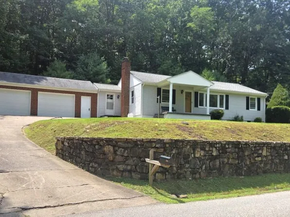 1503 E Dolly Ann Dr, Covington, VA 24426