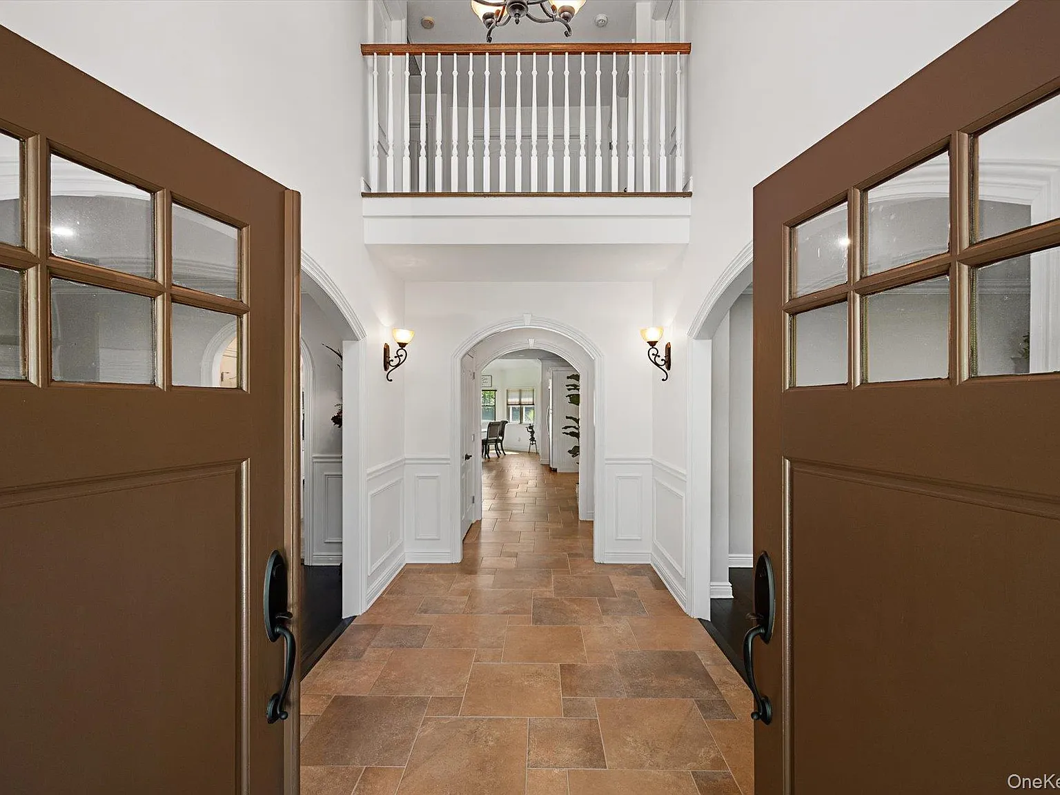 4 bed, 3.5 bath, 4000 sqft, $8,200 — Photo 3