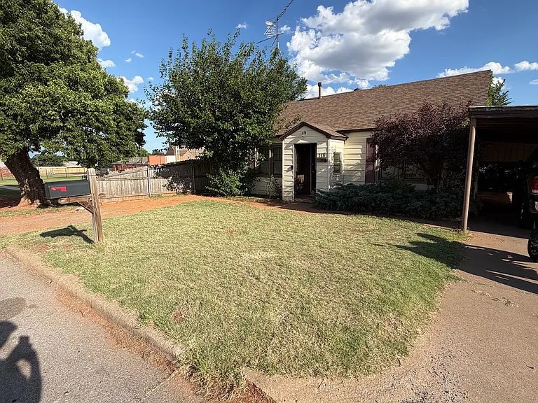 118 W Arapaho Ave — Photo 1