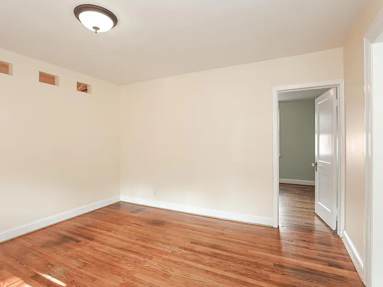 15 W Howell Ave — Photo 4