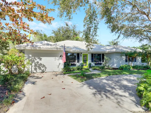 9871 SE Little Club Way N, Tequesta, FL 33469