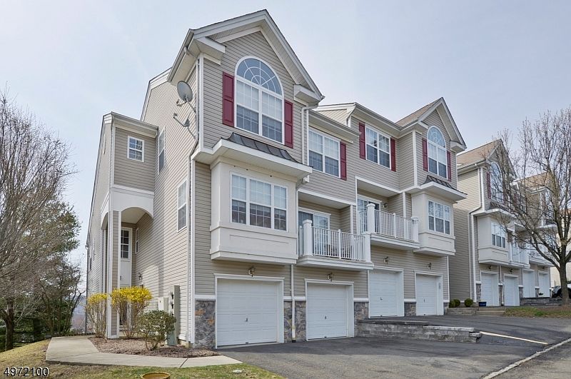 1st image of 78 Lakeview Ct