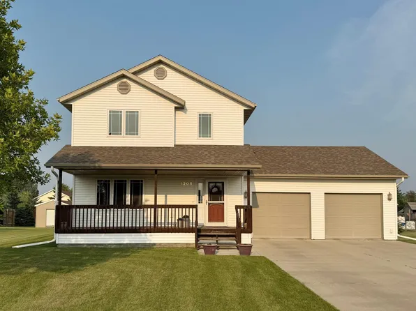1208 Wendt Dr, Thief River Falls, MN 56701