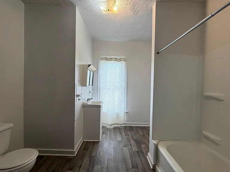 1114 Vine St — Photo 4