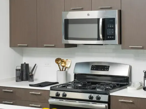 605 N Wells St #1710, Chicago, IL 60654