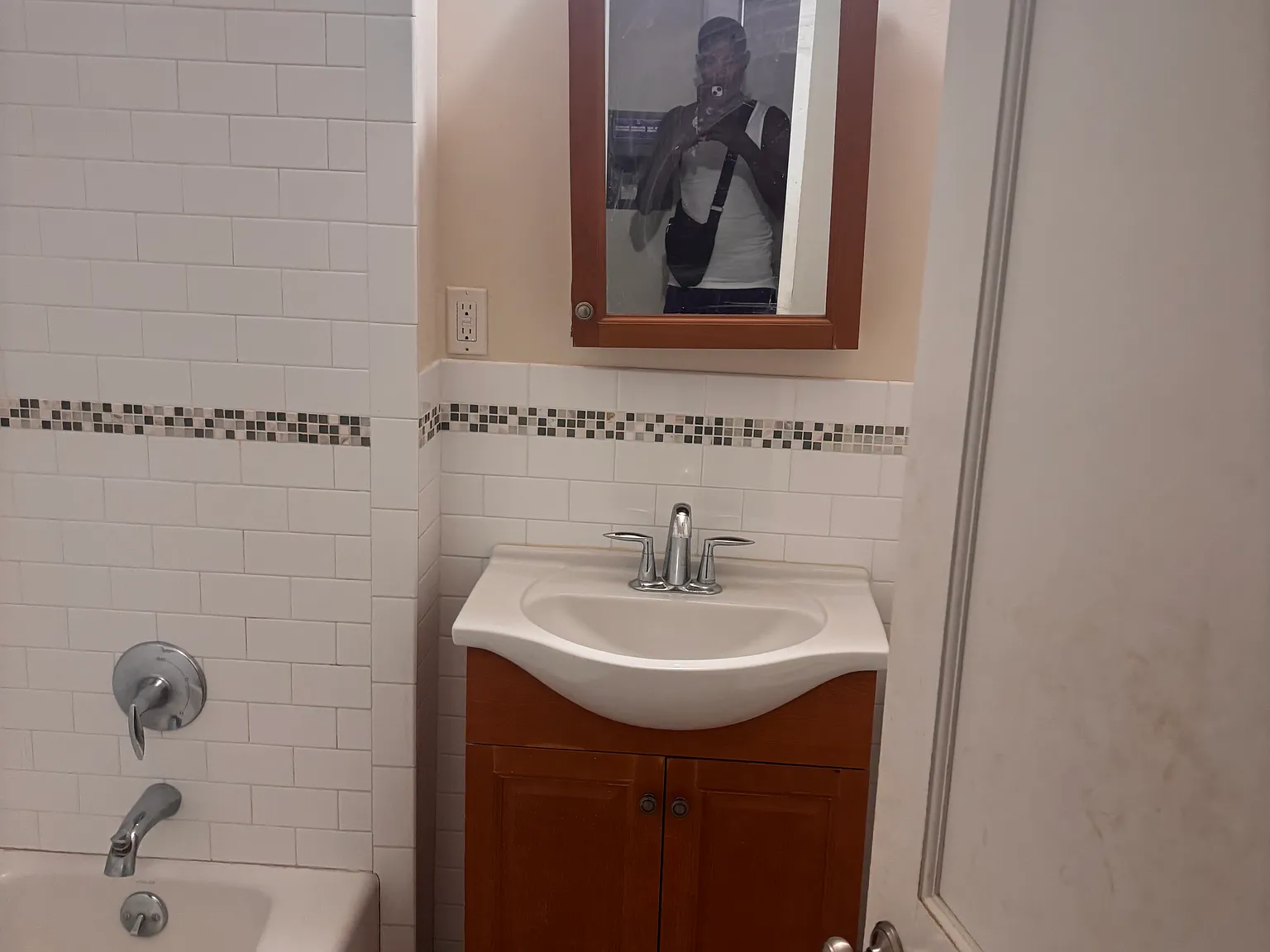 3 bed, 1000 sqft, $2,495 — Photo 2