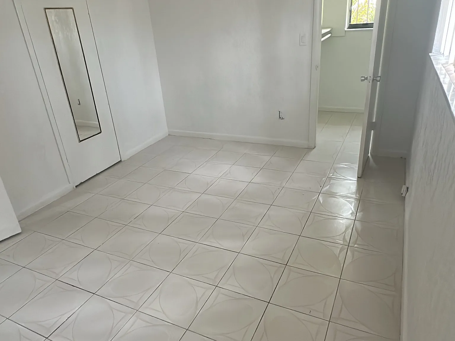 4 bed, 1962 sqft, $3,500 — Photo 4