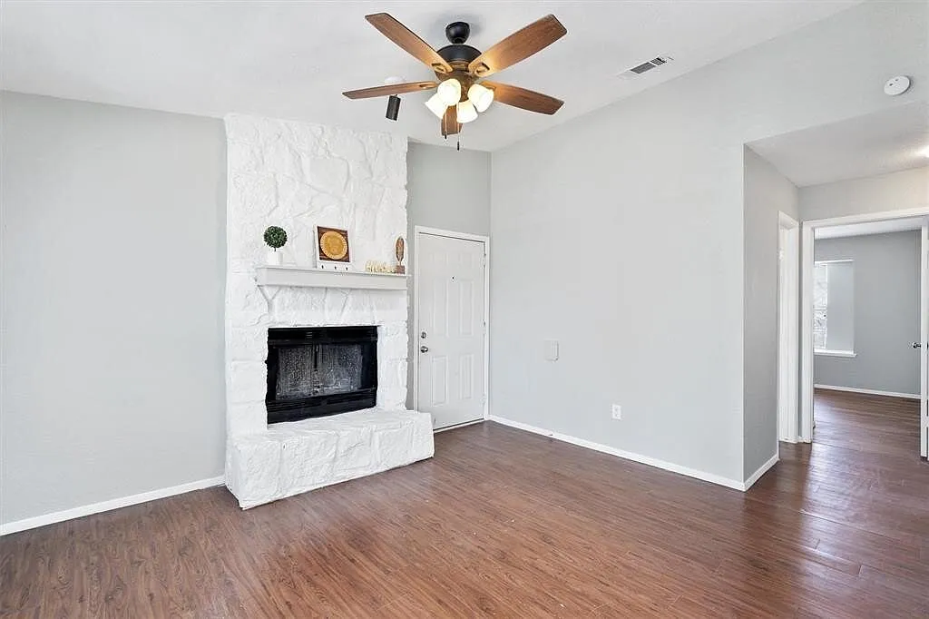 1711 Rawhide Loop — Photo 1