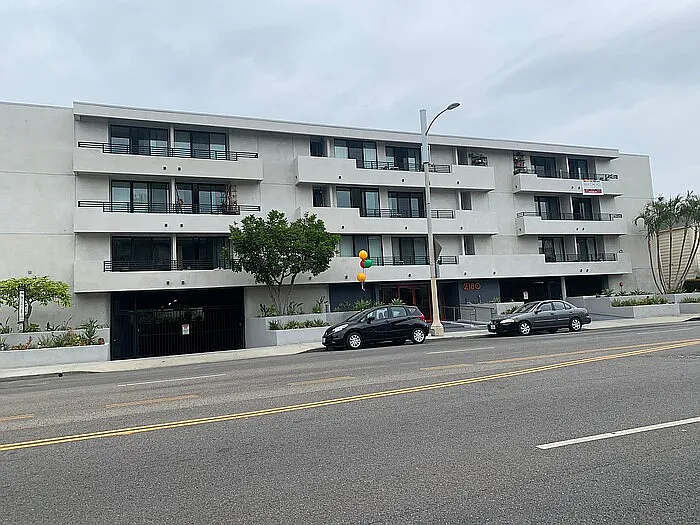 2180 S Beverly Glen Blvd — Photo 9