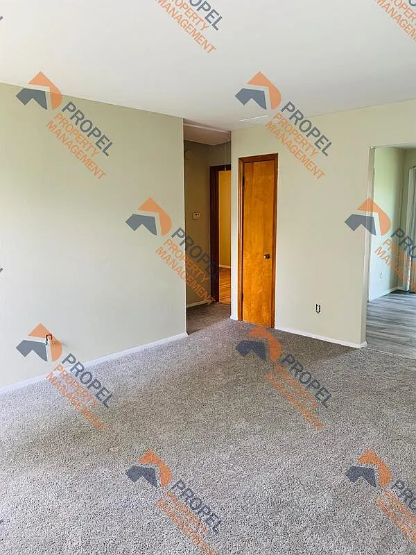 2 bed, 1.0 bath, 725 sqft, $850 — Photo 2