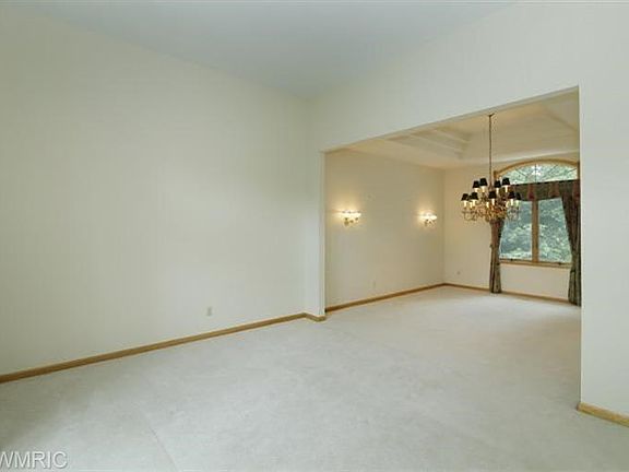 3rd image of 2347 Cross Country Dr