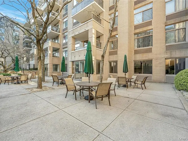 35 N Chatsworth Ave #3V — Photo 30