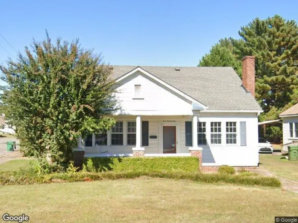 110 W 1st St, Tuscumbia, AL 35674