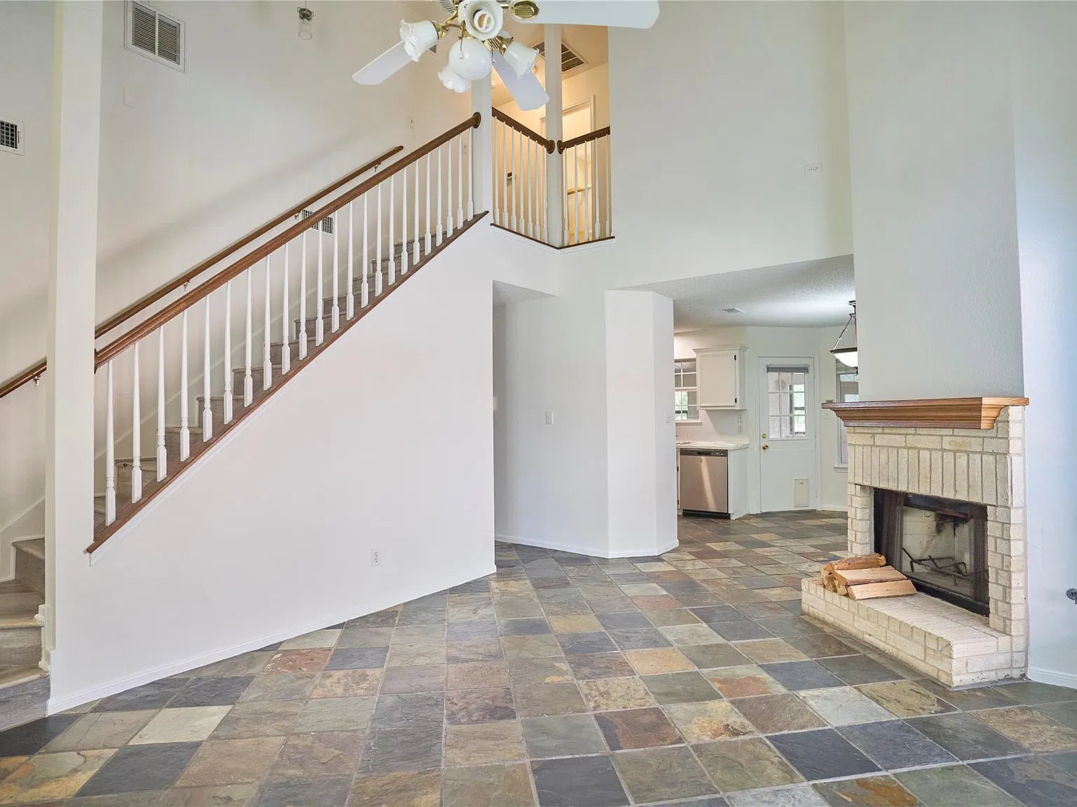 3 bed, 2.0 bath, 1608 sqft, $1,750 — Photo 4