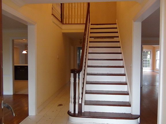 4th image of 6515 N Leroy Ave
