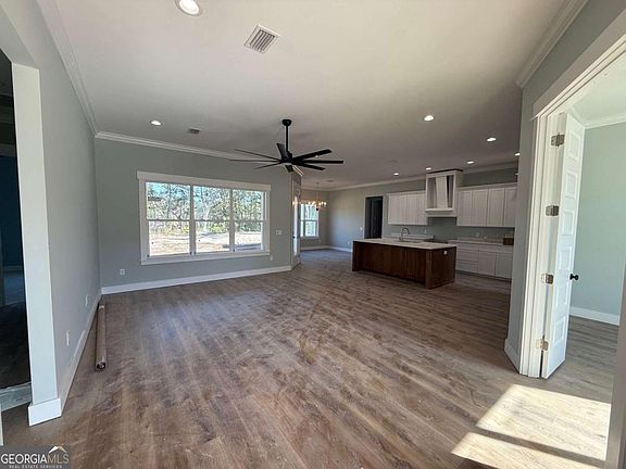 2nd image of 124 Roxanne Way