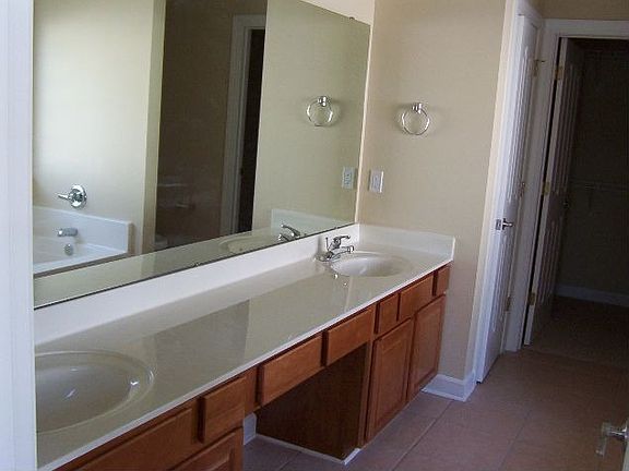 Dual sink in master bathroom