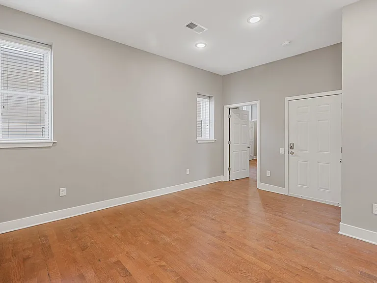 170 W Washington St — Photo 23