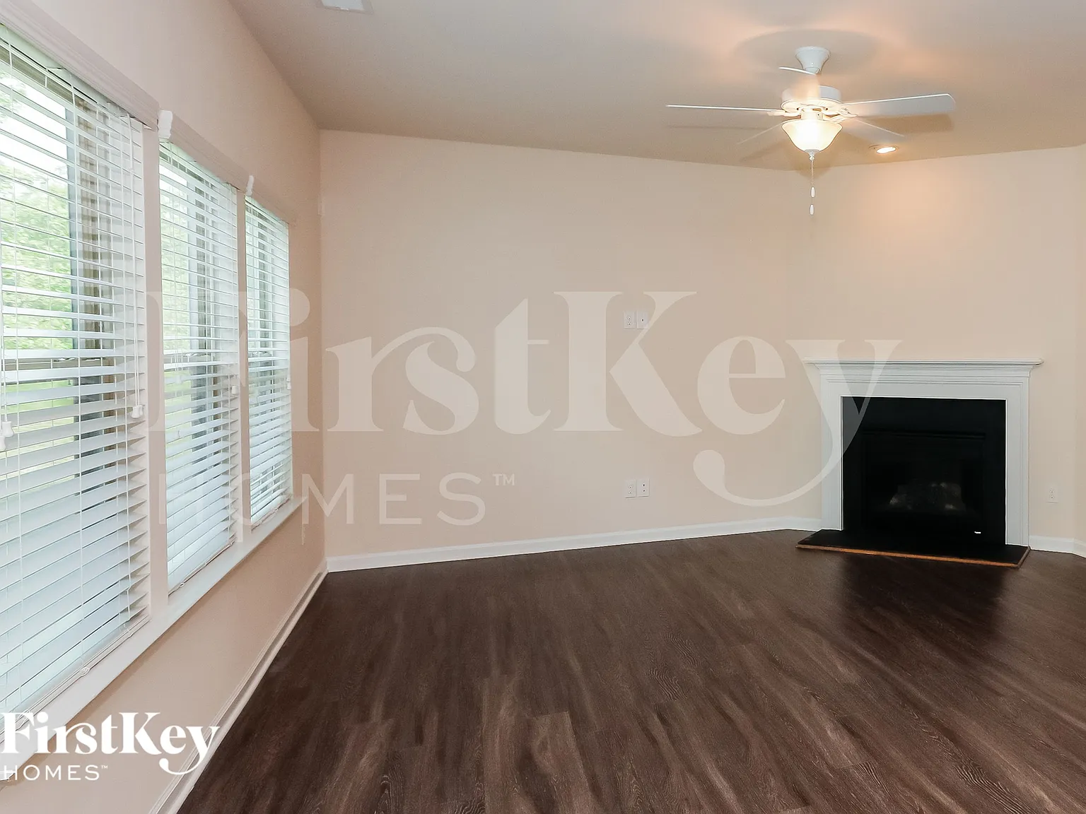 3 bed, 2.5 bath, 1959 sqft, $2,410 — Photo 4