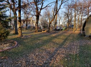 7N051 Maple Ave, St Charles, IL 60174