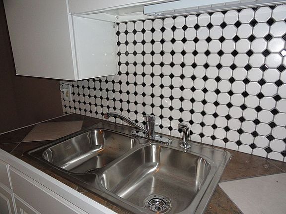3rd image of 5954 Park Pl