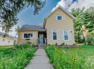 611 9th St, Baraboo, WI 53913
