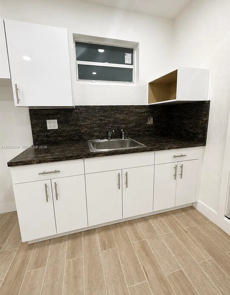 2 bed, 1.0 bath, 2936 sqft, $1,750 — Photo 4