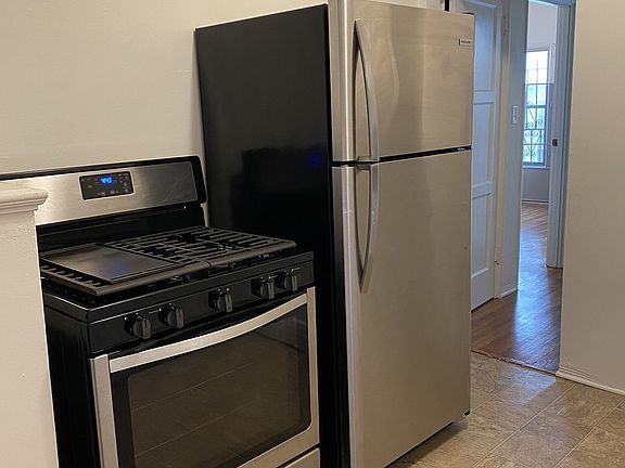 4th image of 650 S Cloverdale Ave APT 1