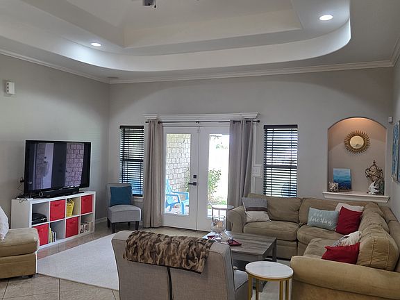 OPEN LIVING ROOM