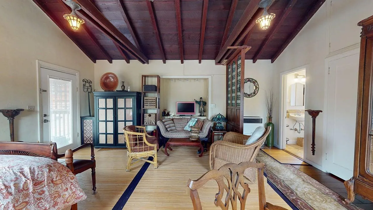 Studio, 537 sqft, $2,400 — Photo 2