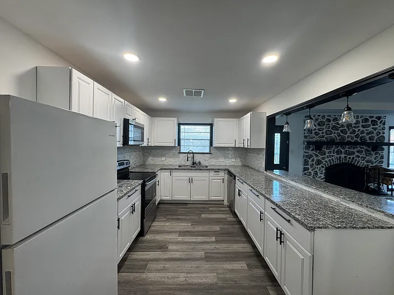4740 Baywood Ln — Photo 9
