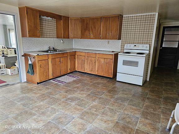 3rd image of 14307 N Lewis Rd