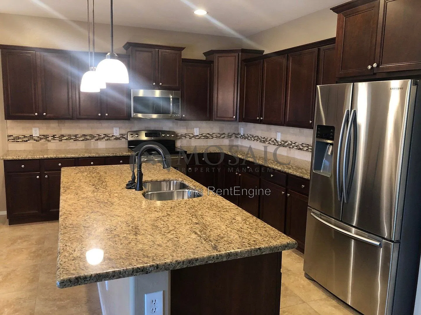 3 bed, 2.0 bath, 1964 sqft, $2,375 — Photo 2