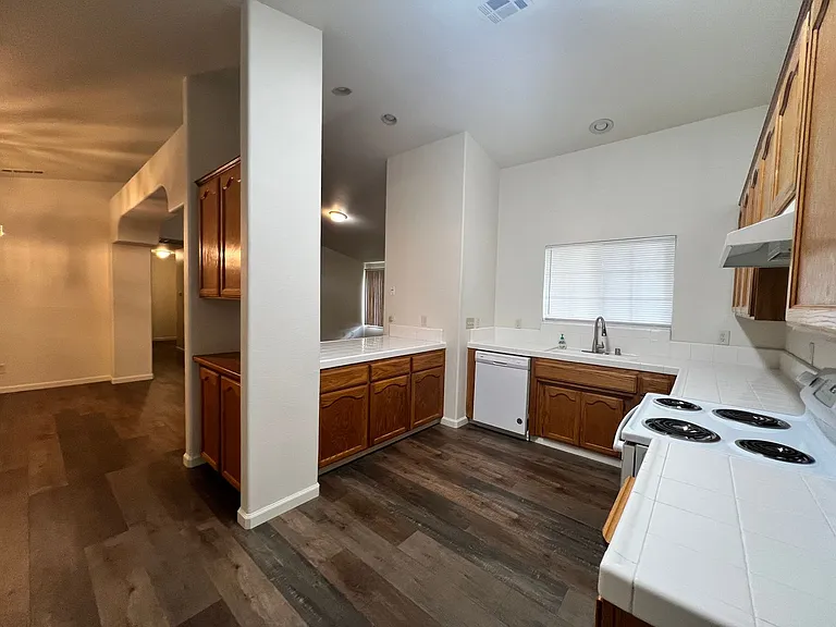 92 Rosewood Cir — Photo 9