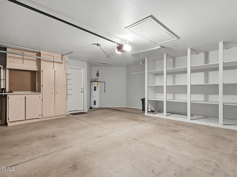 225 W Vera Ln — Photo 20