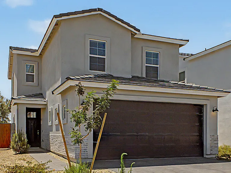 1528 N Pueblo Dr — Photo 3