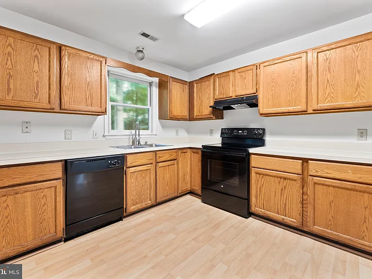 12820 Lake Wilderness Ln — Photo 10