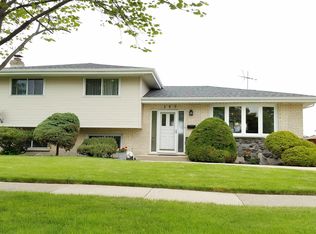 585 Sarah Dr, Wood Dale, IL 60191