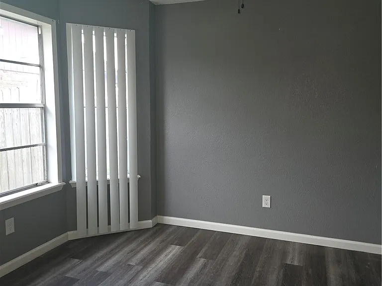 2306 Vialoux Dr — Photo 3