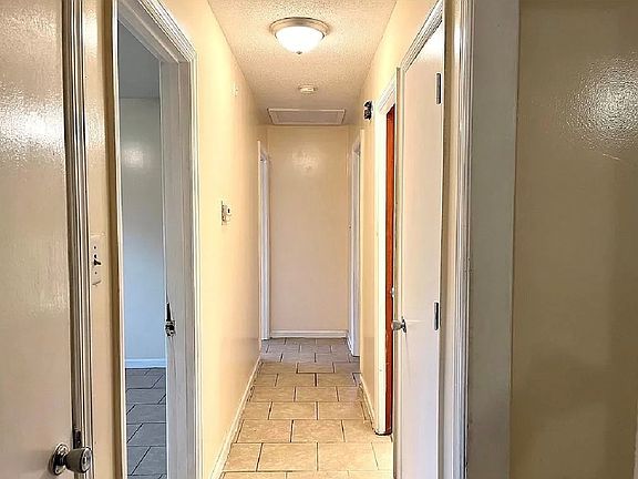 5th image of 2226 Formosa Cir