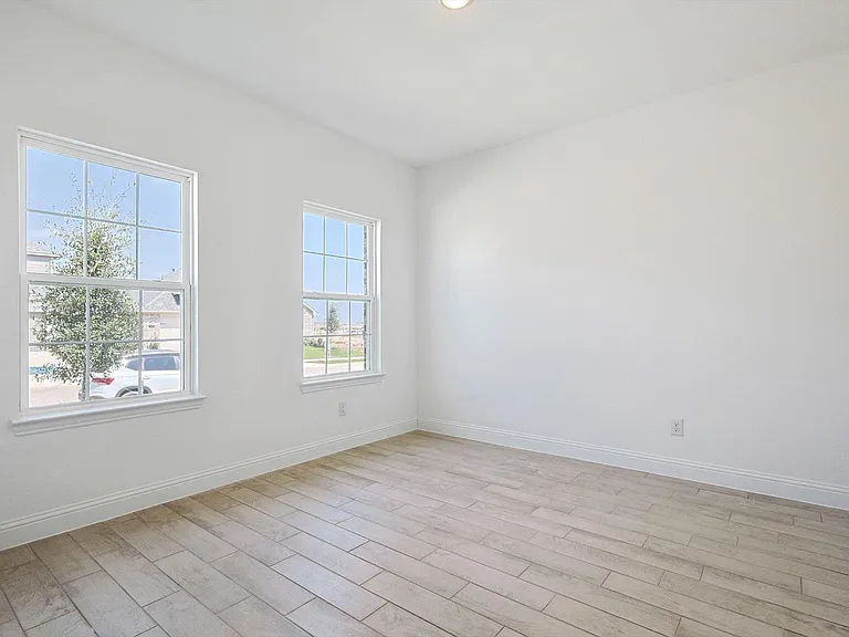 509 Amenduni Ln — Photo 8