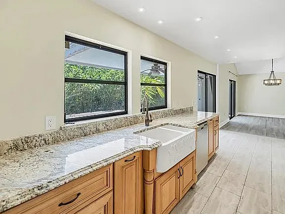752 Tropical Cir — Photo 9