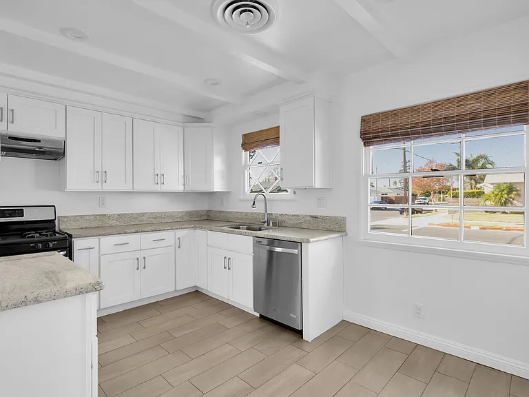 7716 Teesdale Ave — Photo 8