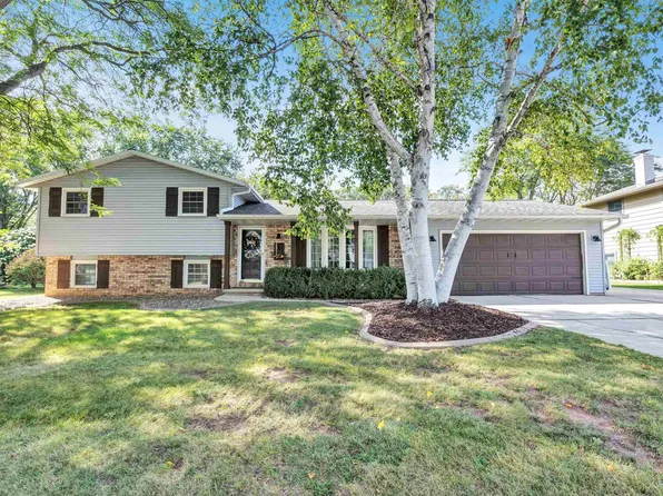 2824 Otto Ct, Green Bay, WI 54313
